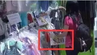 两位千亿阔太的差距：钻戒豪车pk20元地摊货