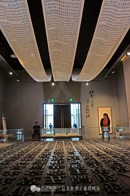 琉璃、课本、足球，博物馆也能玩嗨