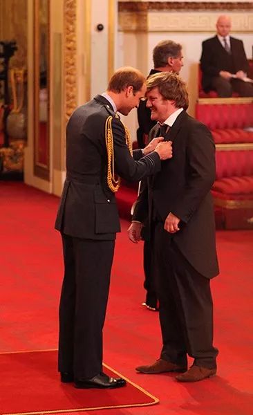 被授予英国勋章名人,被授予共和国勋章获得者