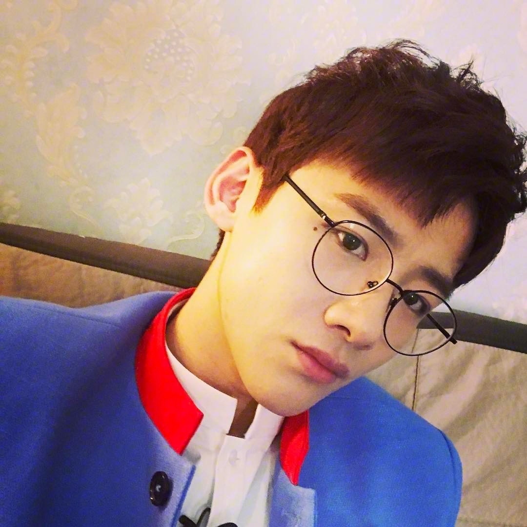 混八组玩知乎，这些明星网民资历比你深得多！