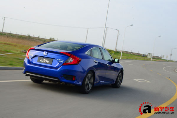 本田十代思域下雨天试驾,东风本田第十代思域试驾