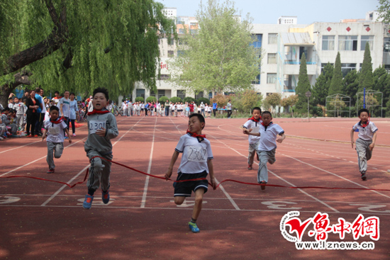 高新区第八小学举行第八届阳光体育节暨春季田径运动会