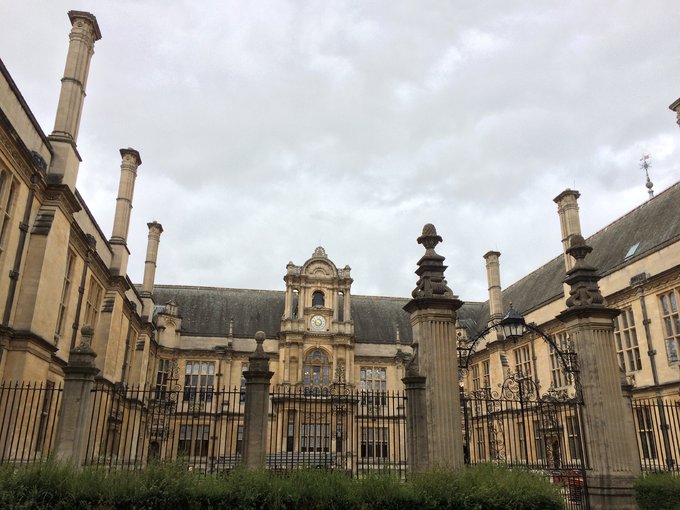 【已完结】英格兰苏格兰18日游记——美景、历史、足球、文化全体验(含挡风玻璃损坏以及车胎被扎处理经过)