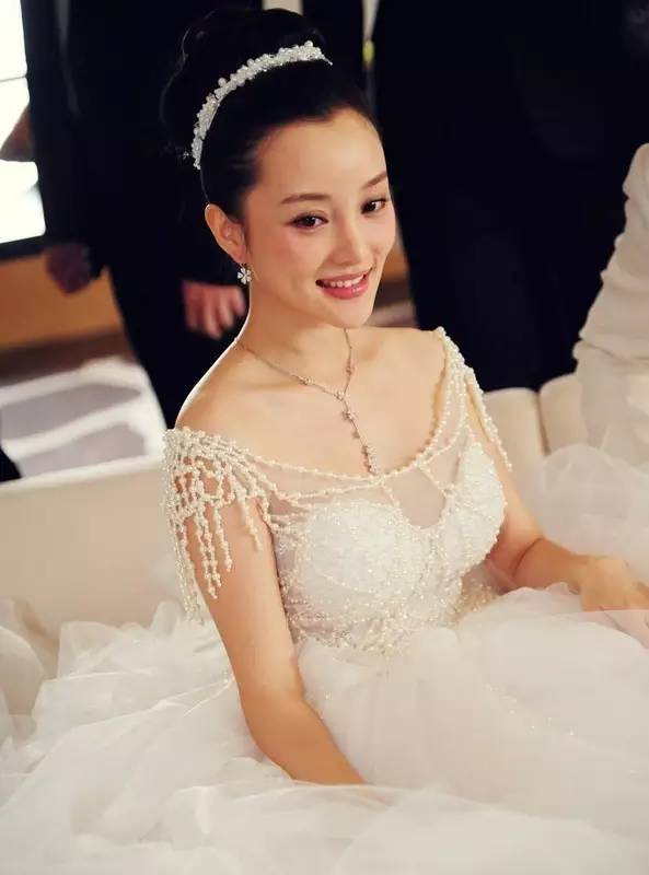 兰玉婚纱秀视频,兰玉婚纱走秀