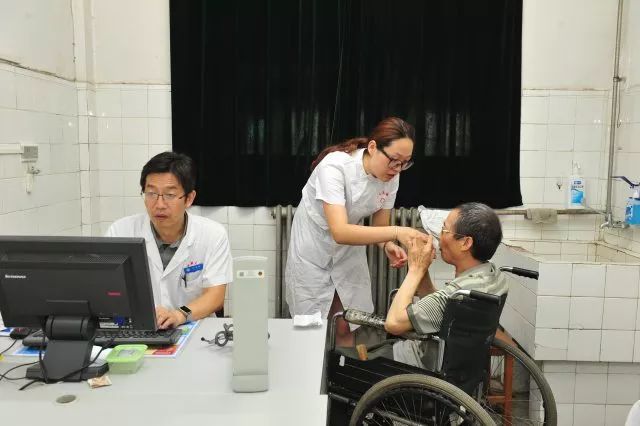 奔跑这一年|看病难?国际港务区开出“健康陆港大药方”