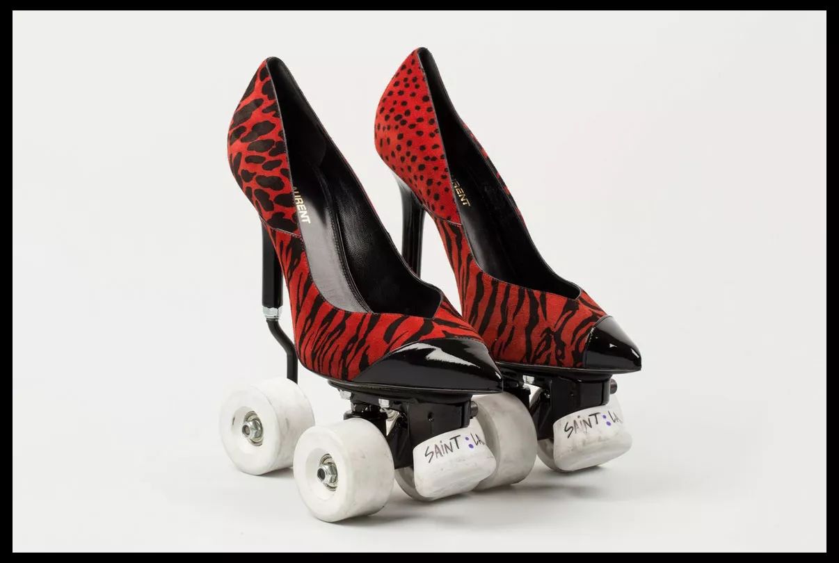 这家店在关门大吉之前YSL还专门为它推出性玩具！连GD也经常去逛~