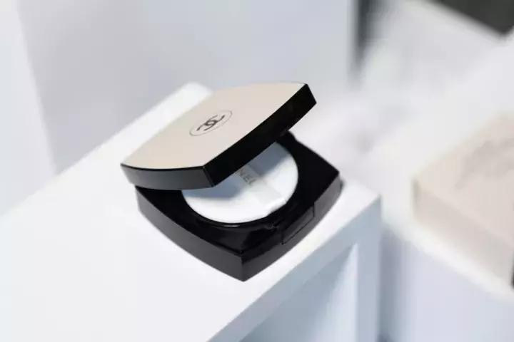 一款轻松拥有完美底妆气垫,可以搞定底妆的气垫