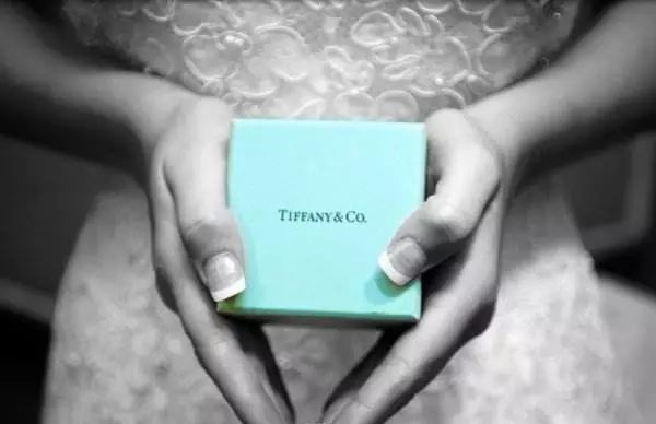 一个美国家庭一个月花销多少,一个美国的家庭