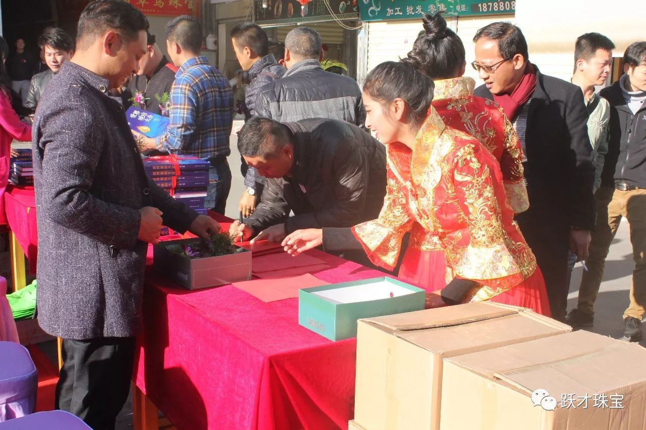 腾冲超美琥珀,腾冲琥珀价格