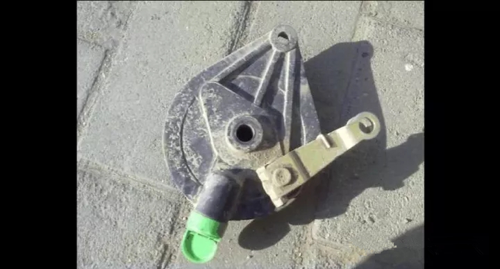 电动车后轮锁拆卸教程,绿源电动车刹车锁怎么解