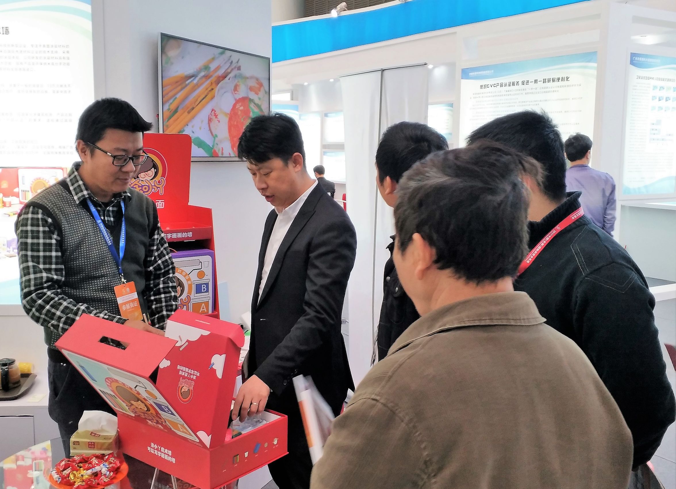 “涂小丫”展区在2017国际科技合作周会展大放异彩