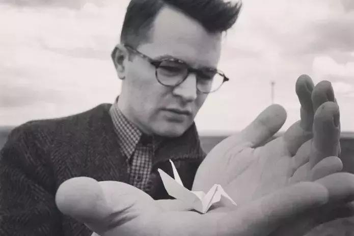 他用3个月时间，折叠了1000只千纸鹤，送给了他最亲爱的姑娘