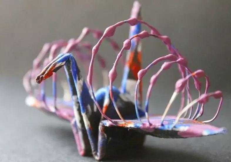 他用3个月时间，折叠了1000只千纸鹤，送给了他最亲爱的姑娘