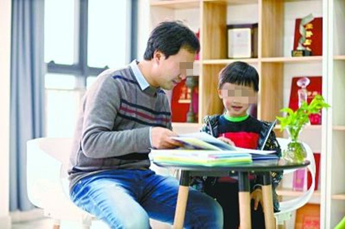 儿子突然说耳朵痛怎么办啊,6岁宝宝说耳朵疼不敢碰