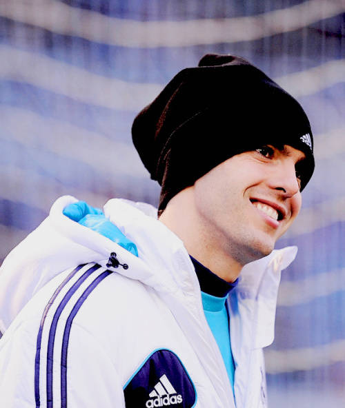 用诗歌致敬卡卡！也许这是我们和你的最好告别方式：青春随你去