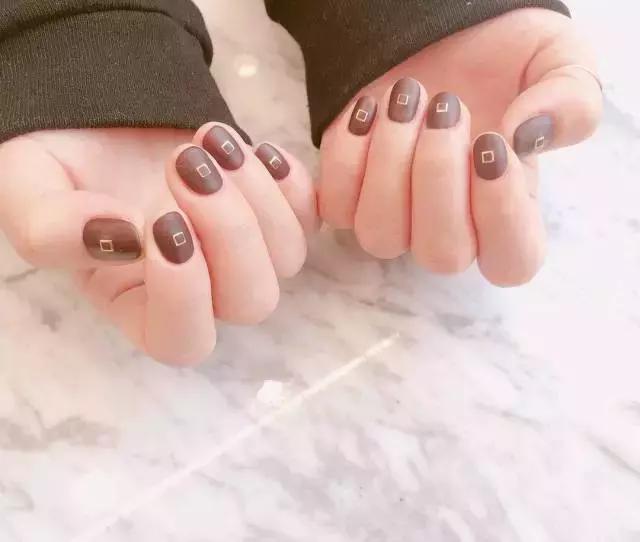 2022年美甲款式图片短指甲显白夏,2021最火美甲显白颜色短指甲款式