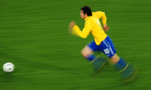 卡卡为梦想豪赌失败，但他有两点仍是足坛独一无二的存在