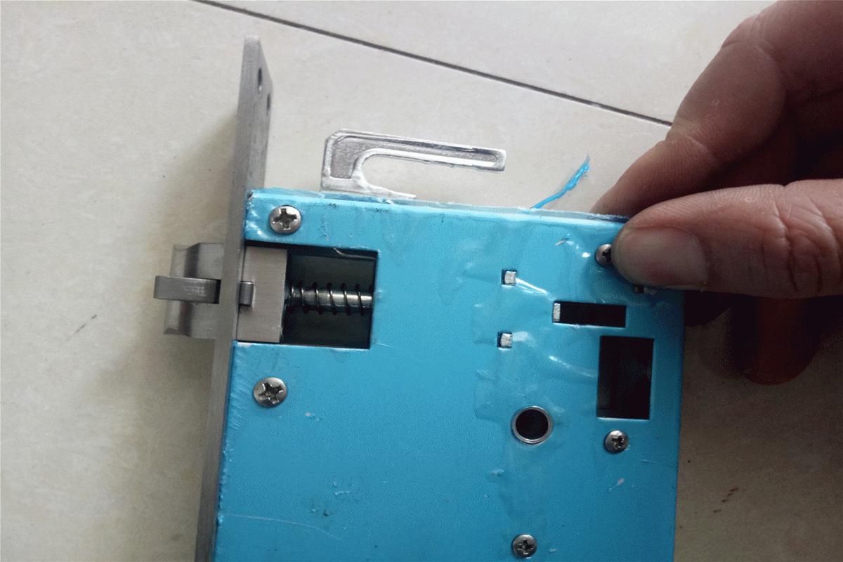 智能门锁拆解步骤,智能门锁拆解图解