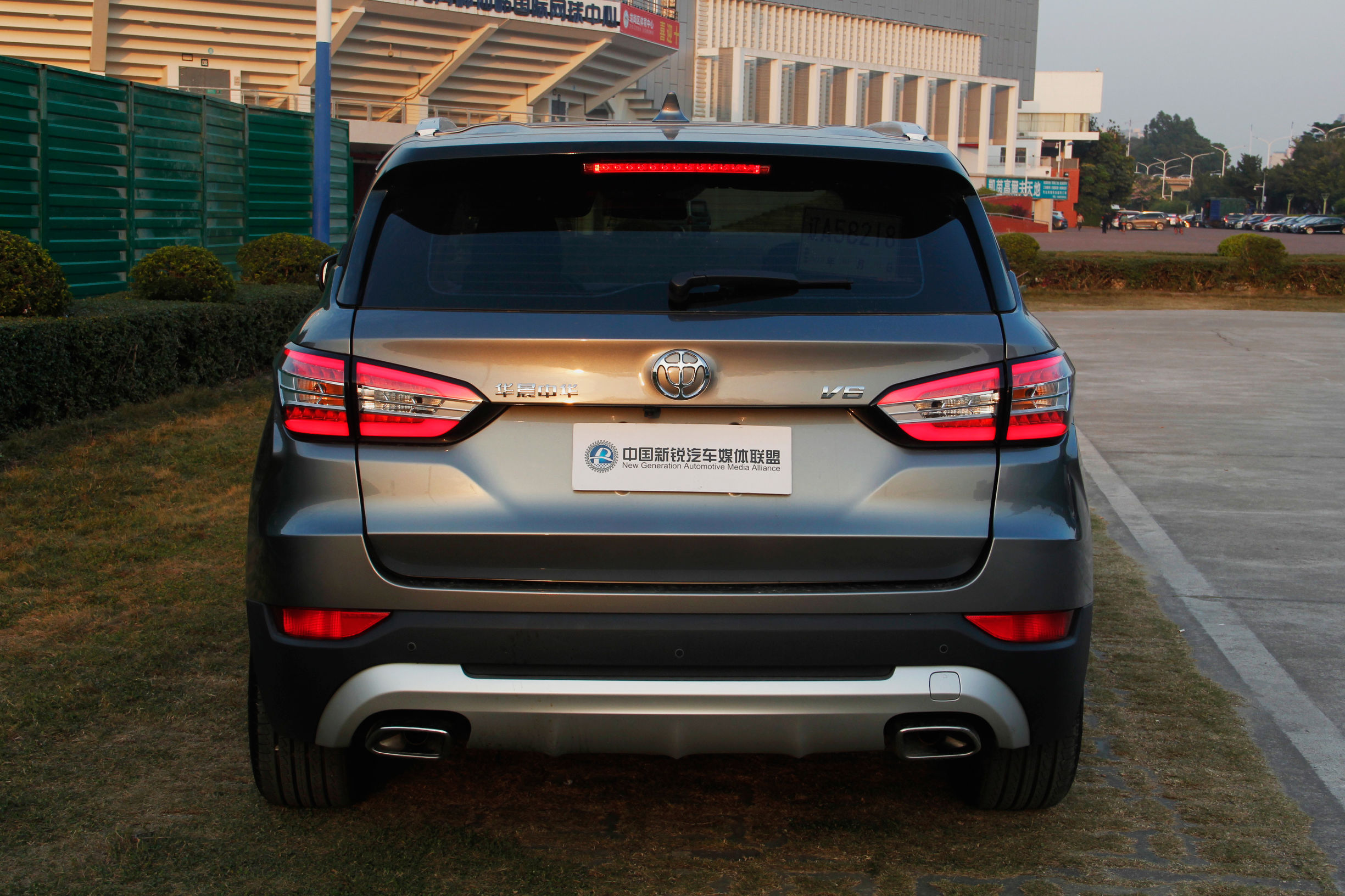 华晨中华v6像宝马哪一款,华晨中华v6最新消息