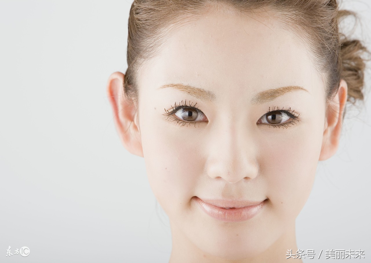 上妆就选它，告别霜打的驴粪蛋……似的脸