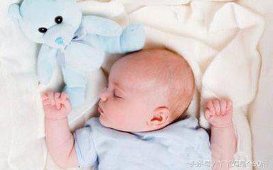 宝宝老歪头是想翻身吗,宝宝老歪头睡一边怎么办