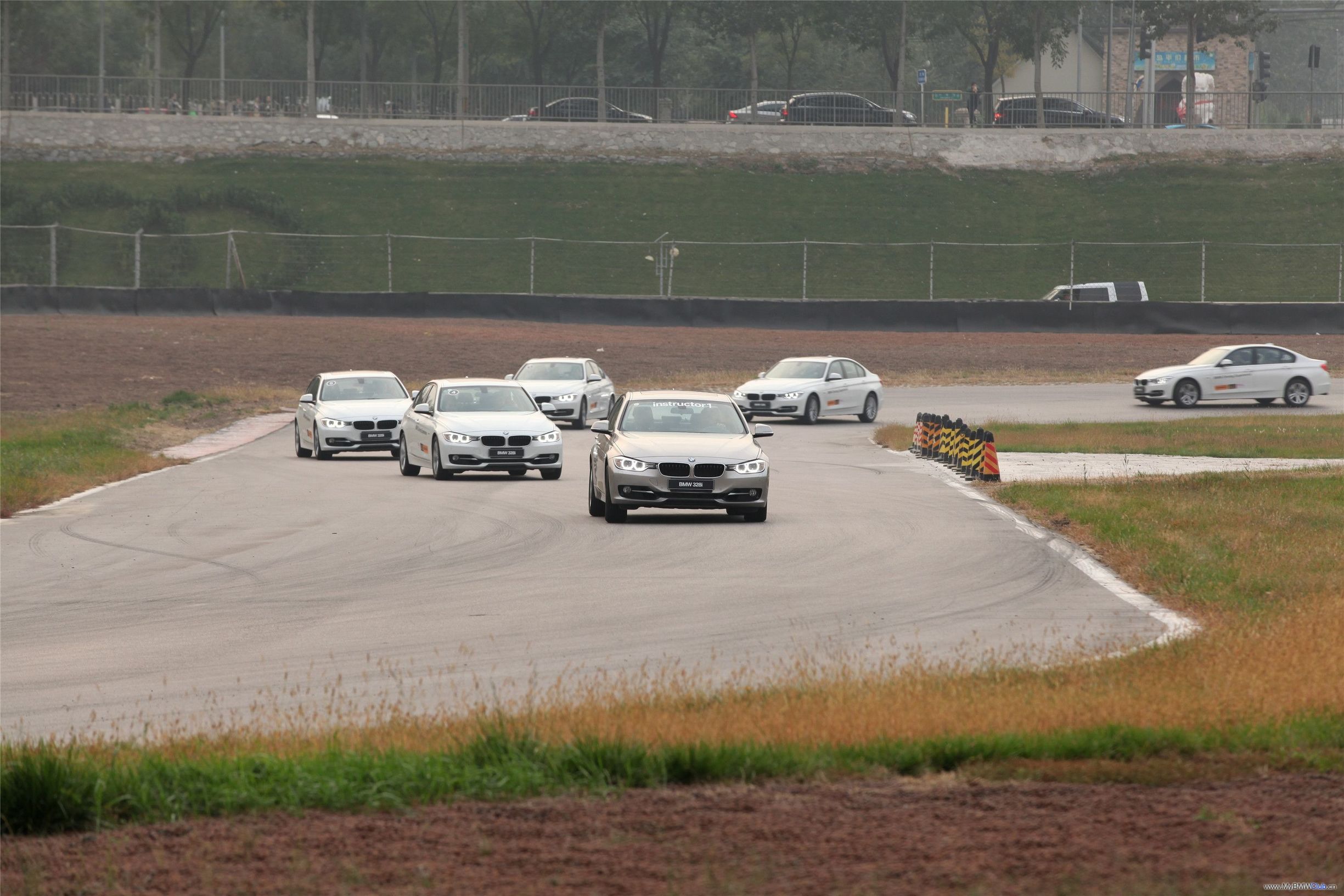 都说宝马操控好是3系好还是5系好,为什么都说宝马操控好运动