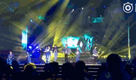 张艺兴白鹿同台领奖,张艺兴王一博领奖