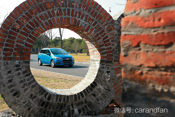 16年雪佛兰乐风rv现在值多少钱,南京二手白色雪佛兰乐风rv1.4