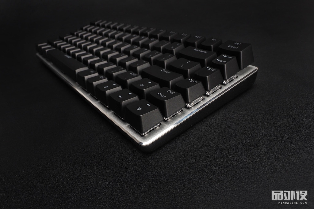 黑爵极客ak33怎么连接电脑,极氪黑爵背光键盘ak33怎么开灯