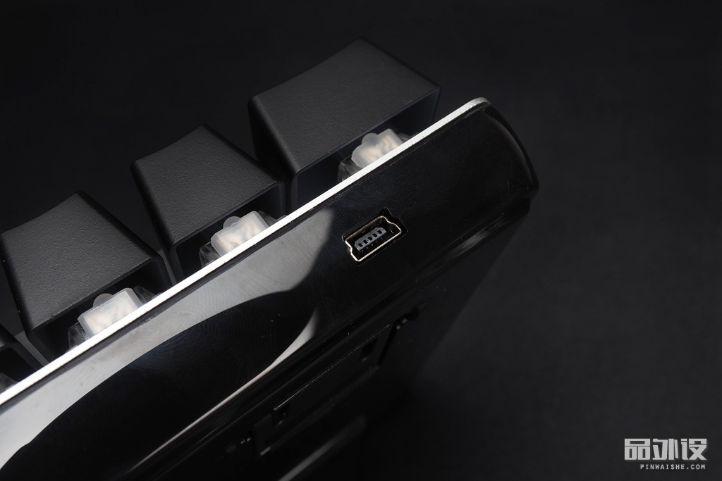 黑爵极客ak33怎么连接电脑,极氪黑爵背光键盘ak33怎么开灯