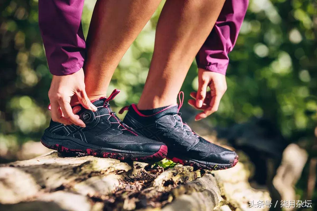 不弹的跑鞋,跑鞋中底为什么弹