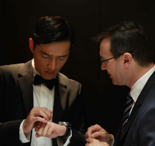 胡歌一路前行同款运动手表,胡歌同款蓝表面陨石手表