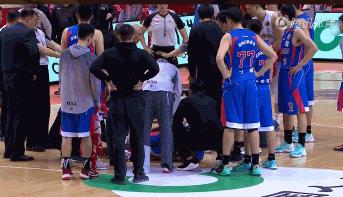 丁彦雨航预计伤停8周,霍尔曼受伤