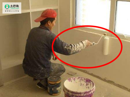 新房装修有味道闻了头疼,新房装修完后有味是什么超标