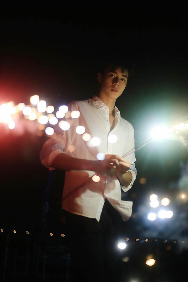 胡一天沈月深夜送祝福,高至霆沈月胡一天