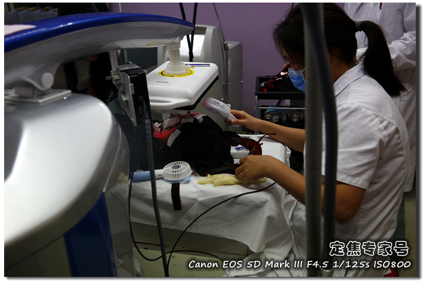 脸上大面积起红斑怎么回事,脸上起指甲大小的红斑