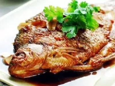 石蛙味道鲜美肉质细嫩营养丰富,这样做出来的鱼味道鲜美又入味