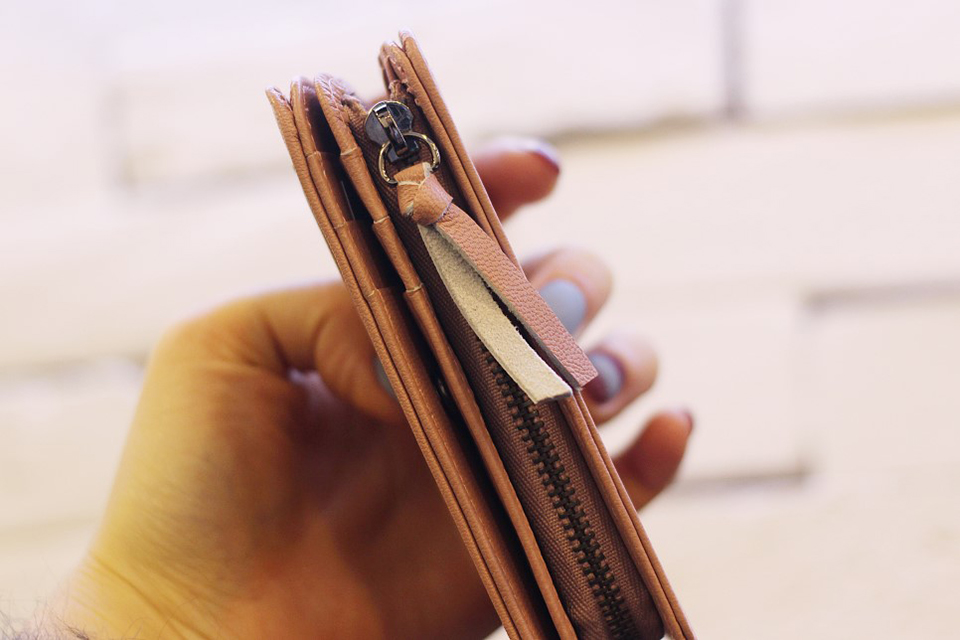 风水上女性用什么形状的钱包好,钱包风水什么颜色的钱包招财