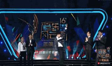 张艺兴白鹿同台领奖,张艺兴王一博领奖