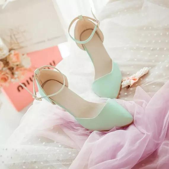 黑色时尚高跟鞋,时尚黑色高跟鞋