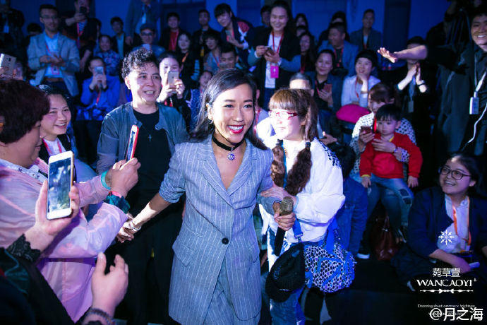 吉克隽逸同款亮片西服,吉克隽逸深v西装