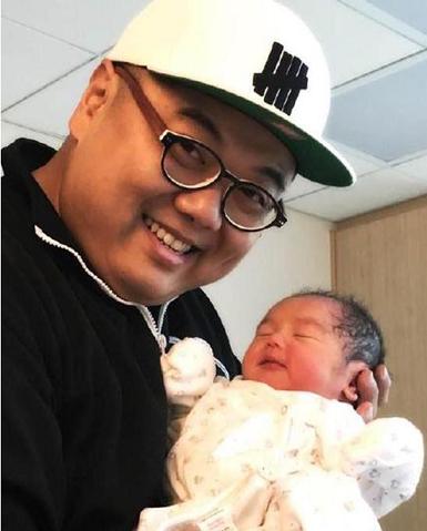 他是星爷的黄金男配,无线最年轻的编剧,胖的不简单!