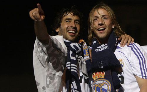 铁汉柔情，足球场上那些让你落泪的瞬间