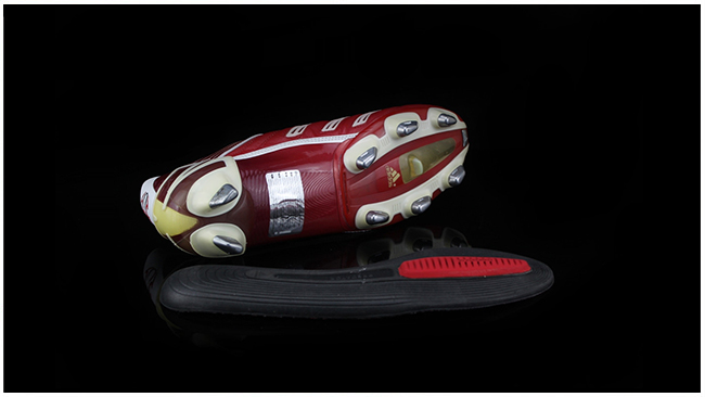 流行易逝经典永存——欧冠赛场上的顶级战靴