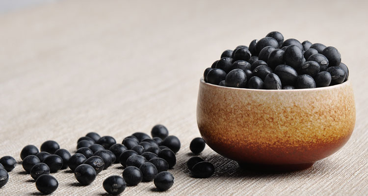 黑豆绿豆红豆一起吃有什么好处,每天吃炒黑豆有什么好处和坏处