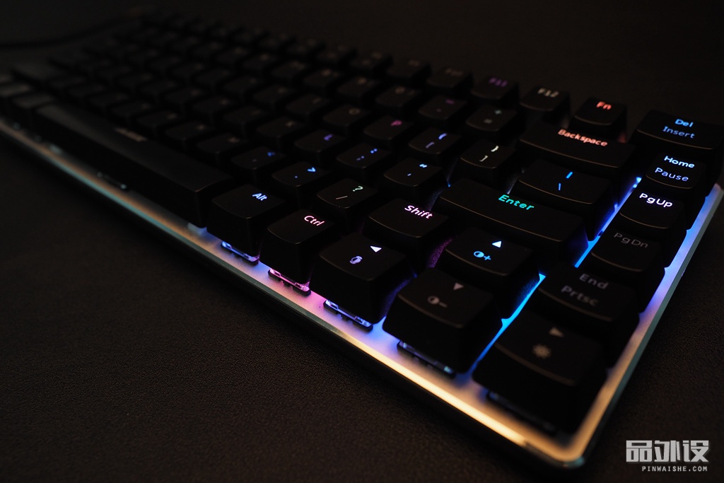 黑爵极客ak33怎么连接电脑,极氪黑爵背光键盘ak33怎么开灯