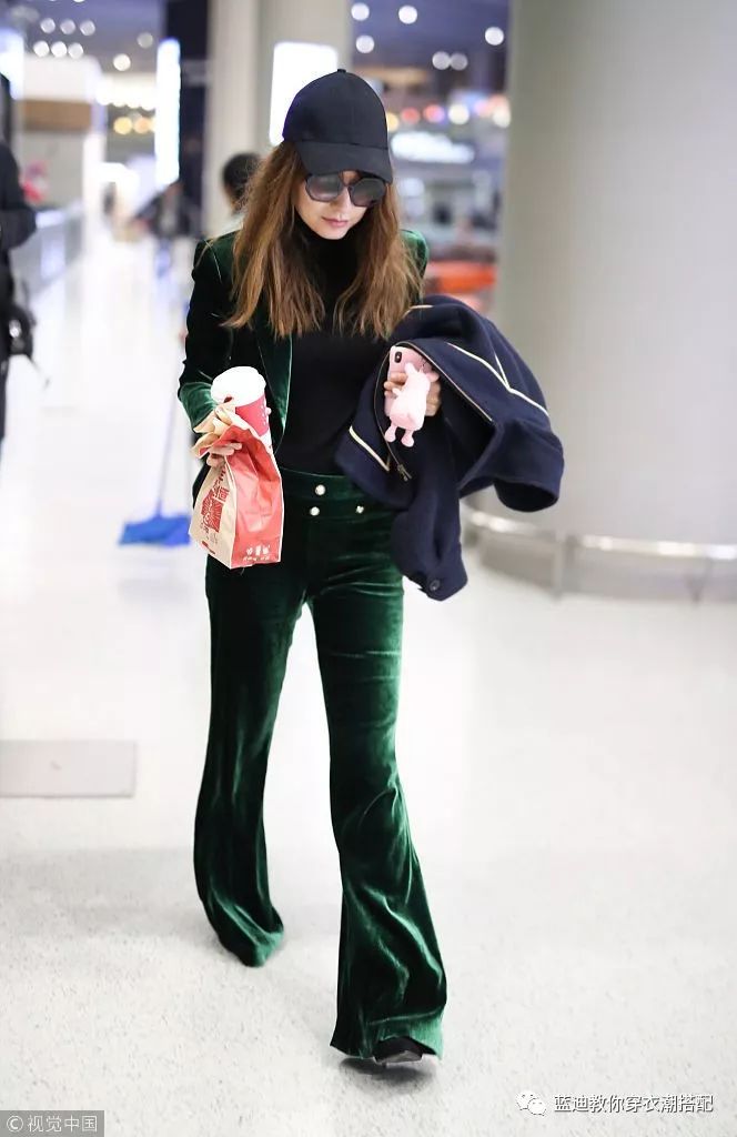 明星*服私**｜李宇春王丽坤吴昕机场*服私**，活动*服私**搭配