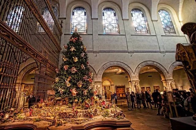 纽约大都会博物馆圣诞树,世界上最大的圣诞树是什么样子