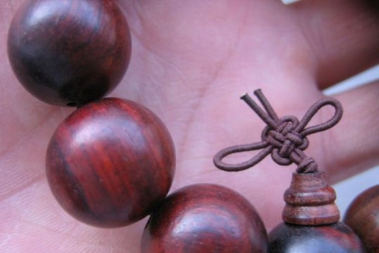 佛珠手串用什么木质最好,木佛珠手串有什么作用和功效