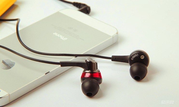 300元左右入耳式耳机推荐,300元蓝牙耳机和100元有线耳机
